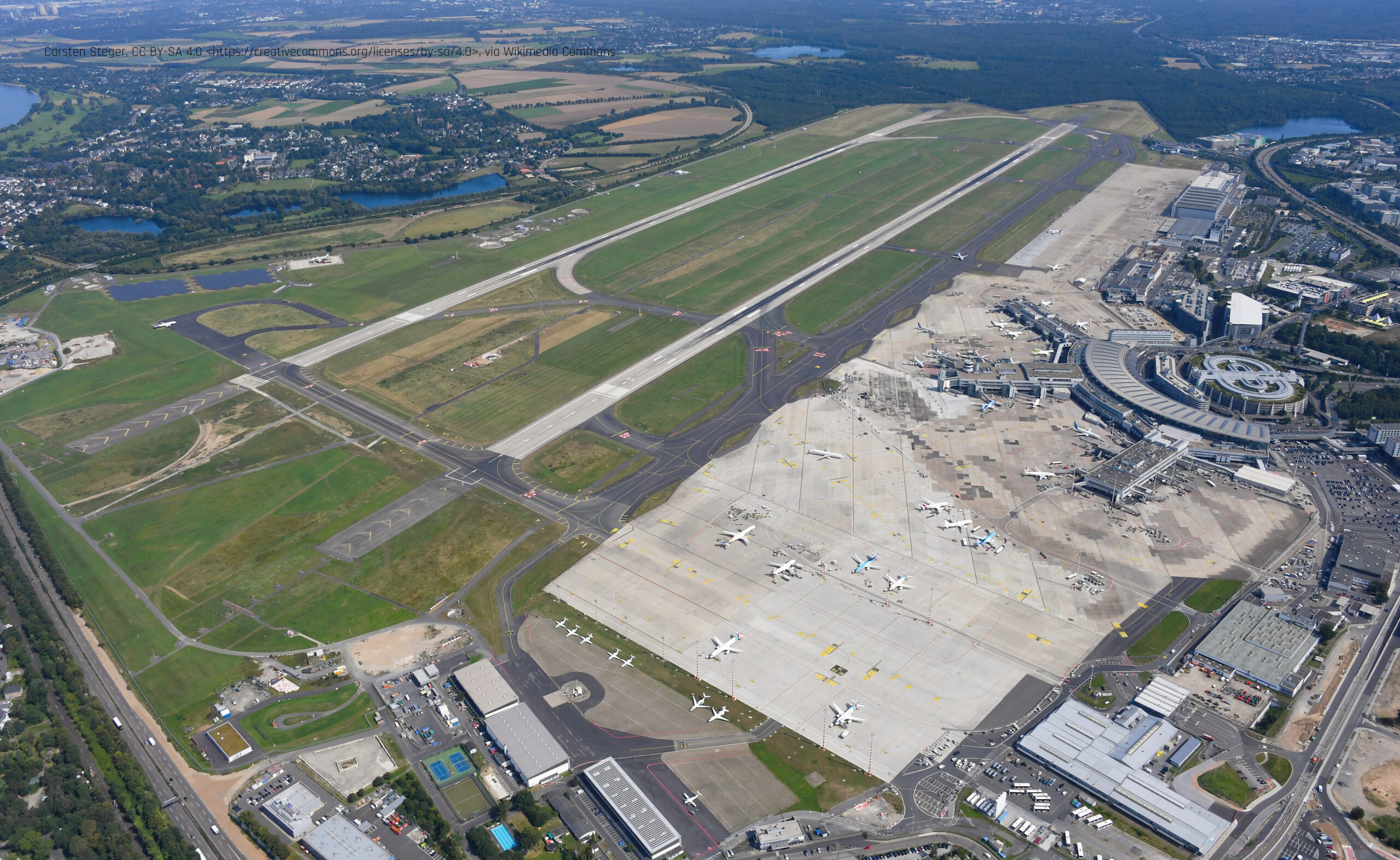 Düsseldorf Airport Overview