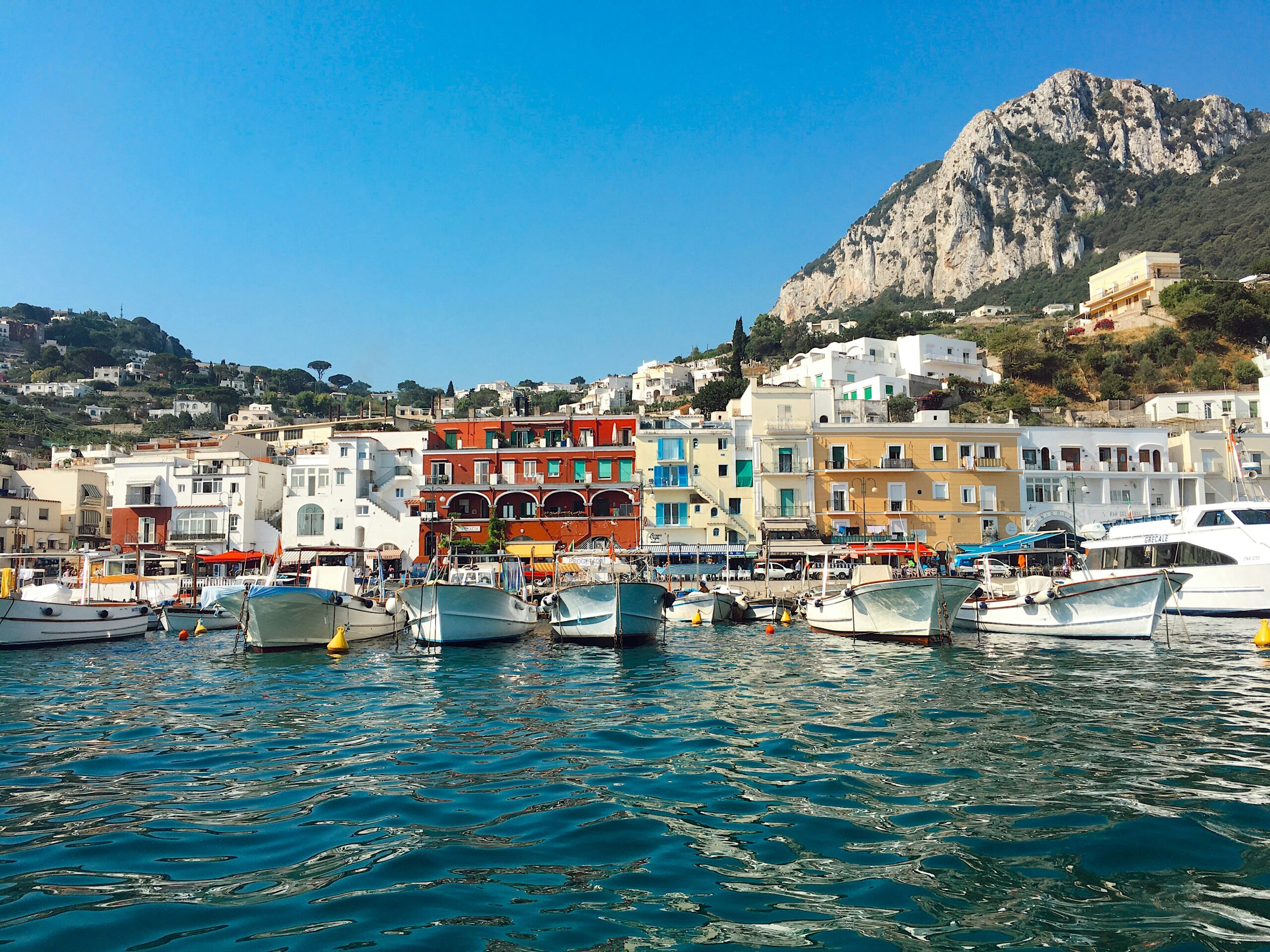 Einen Privatjet nach Capri mieten