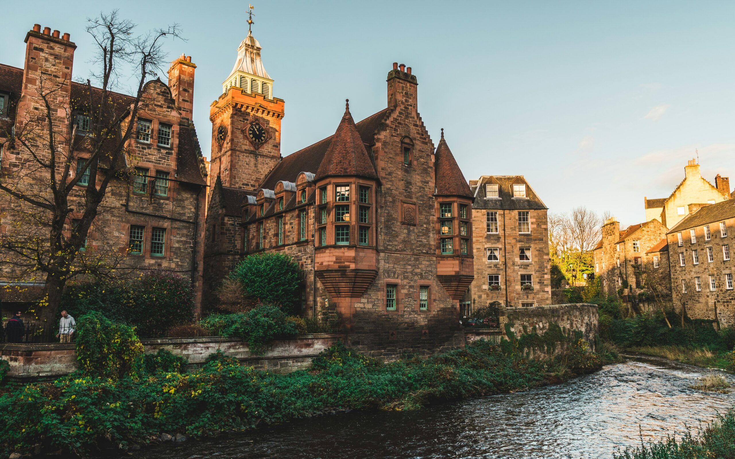 Why Fly Private to Edinburgh?