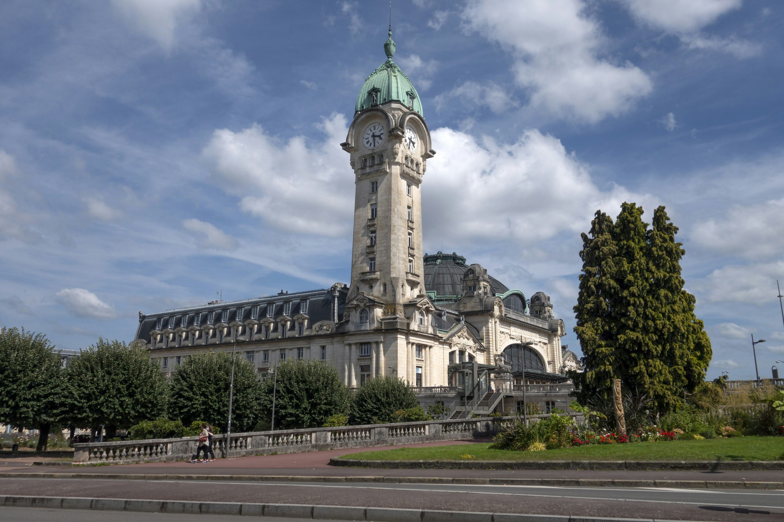 Private Jet Charter to and from Limoges